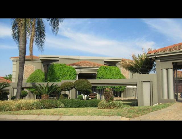 5 BEDROOM HOUSE FOR SALE IN RUIMSIG